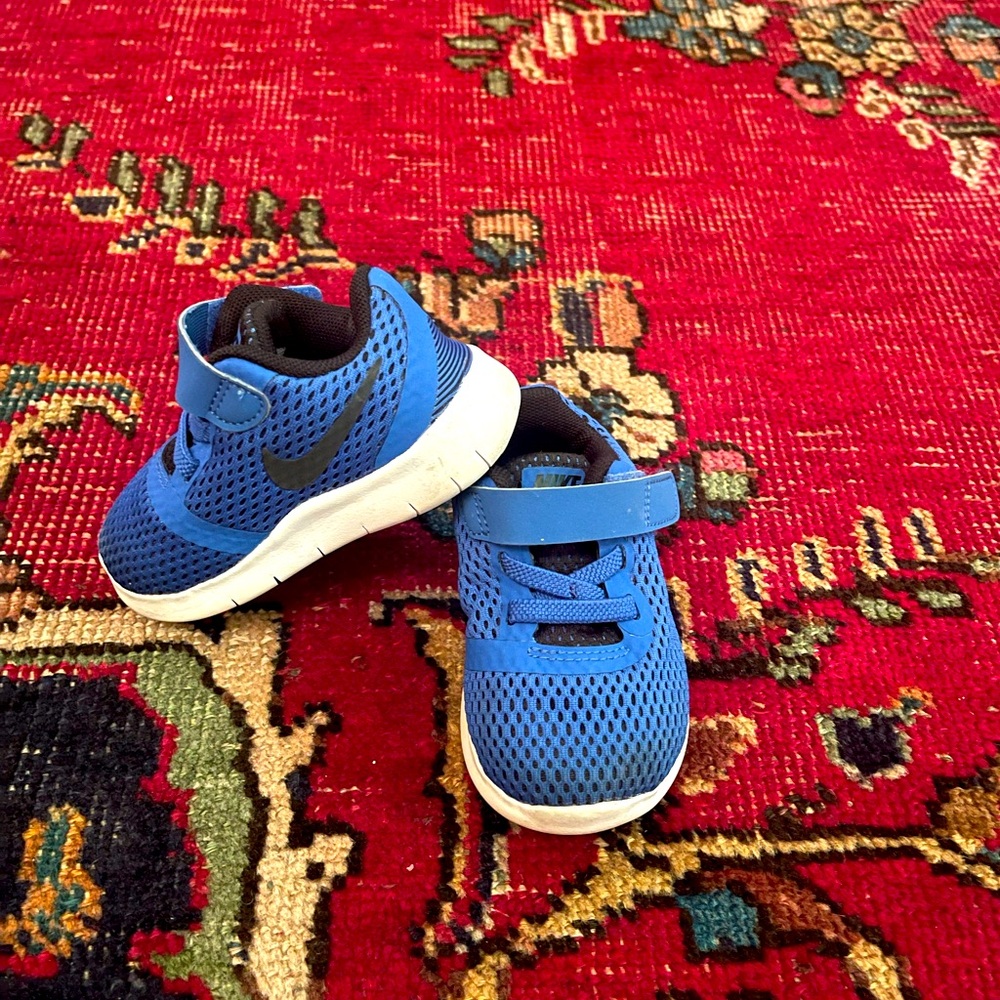 NIKE Blue tennis shoes sneakers toddler boys size 4C